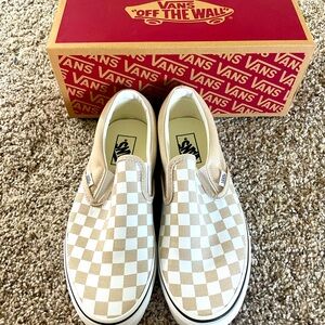 New! Men’s 8, Women’s 9.5